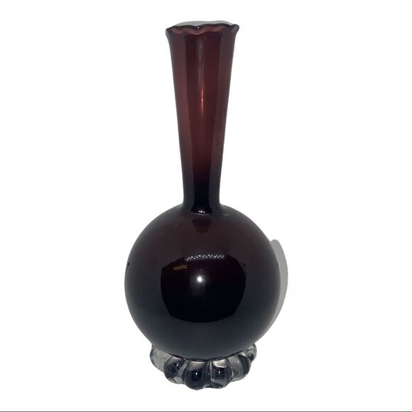 Scandinavia Vase in Amethyst color body and clear glass base - Picture 4 of 16